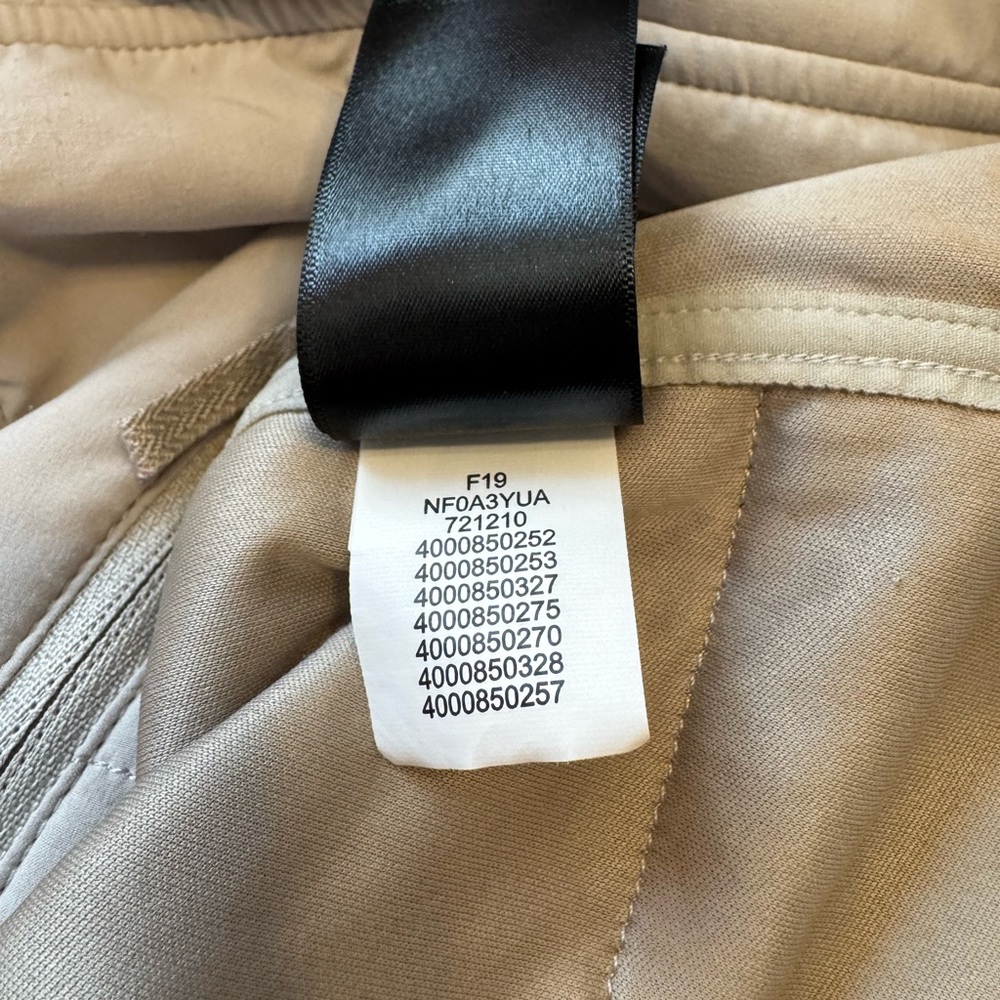 The North Face Women’s Lightweight Outerwear Hooded Jacket - Picture 3 of 4